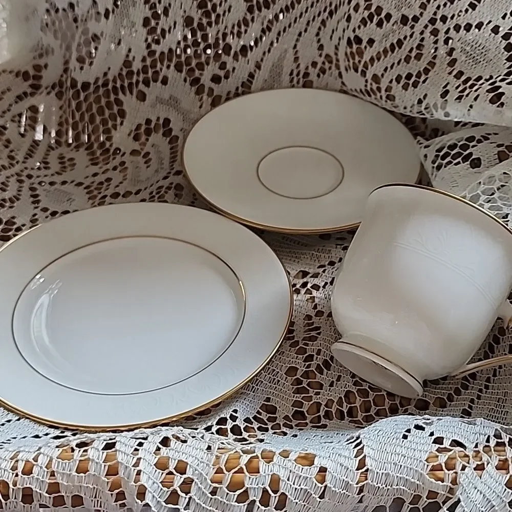 Lenox Bone china 'Hannah' Gold Band Debut Collection